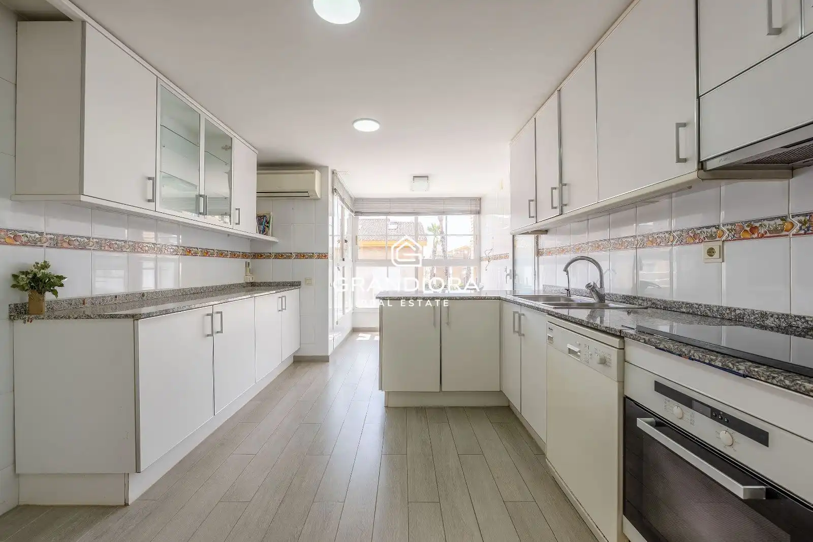 Küche von Maisonette zur Miete in Sant Andreu de Llavaneres mit Klimaanlage, Terrasse und Schwimmbad