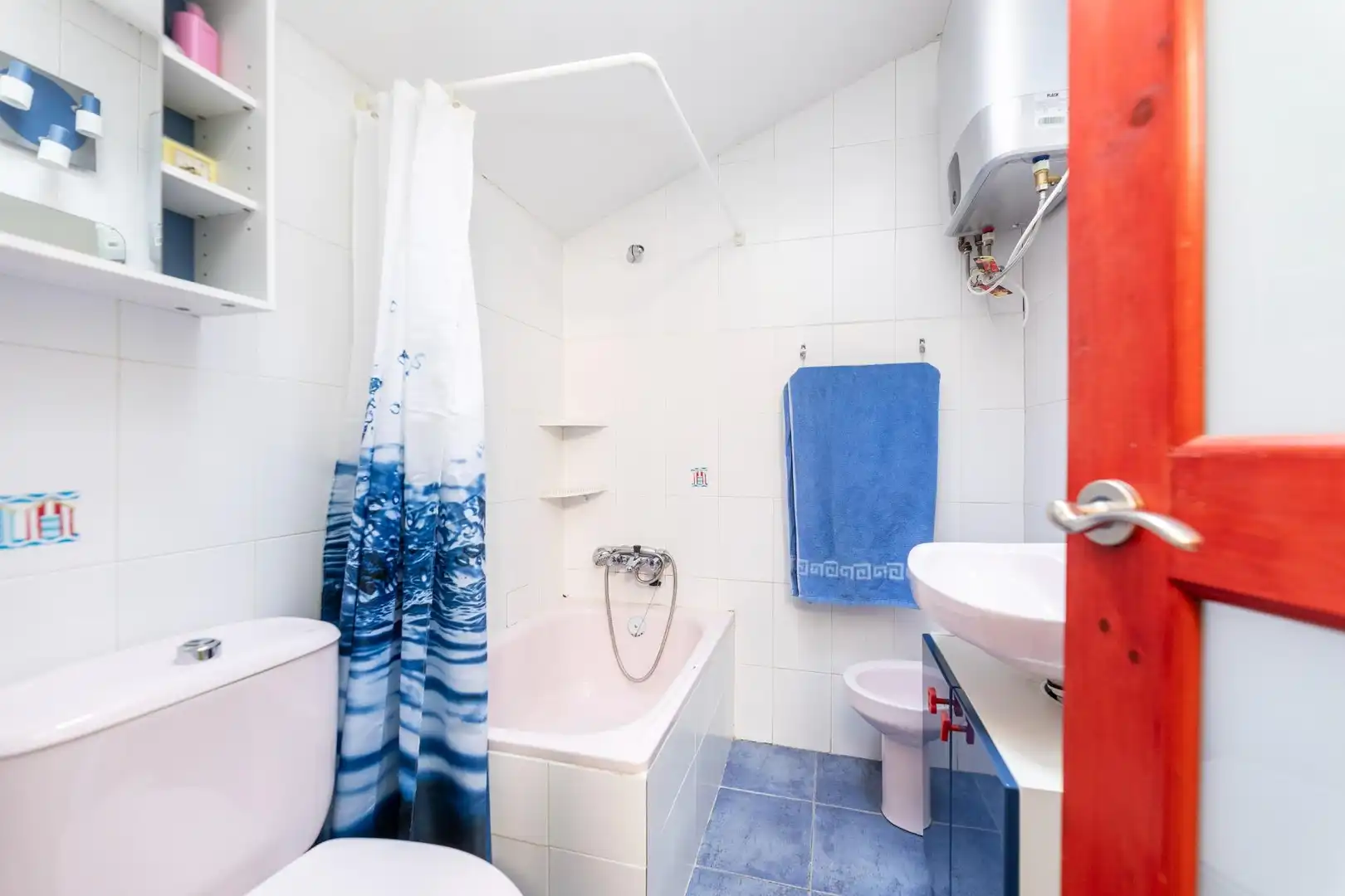 Bathroom of Apartments for rent in Madrid  with Air Conditioner, Heating and Furnished