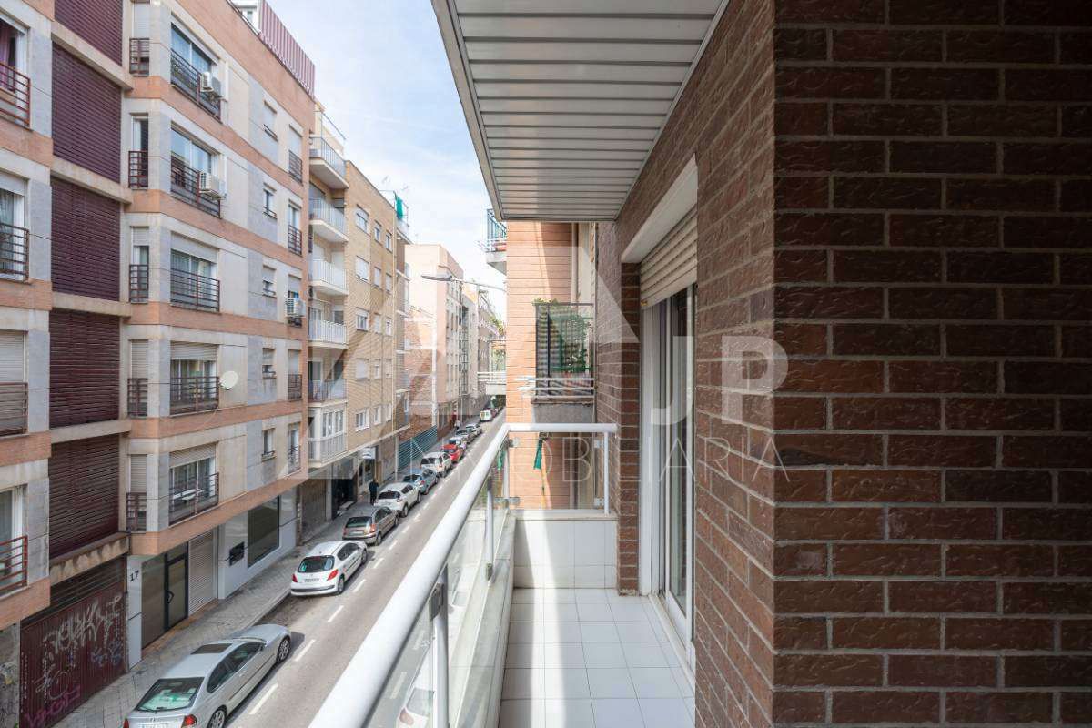 Vista exterior de Pis en venda en  Granada Capital amb Calefacció, Traster i Moblat