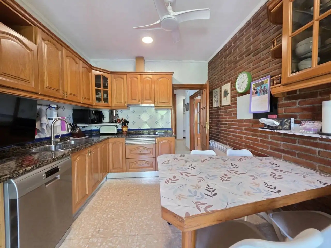 Cocina de Casa o chalet en venta en Montcada i Reixac con Aire acondicionado, Calefacción y Jardín privado