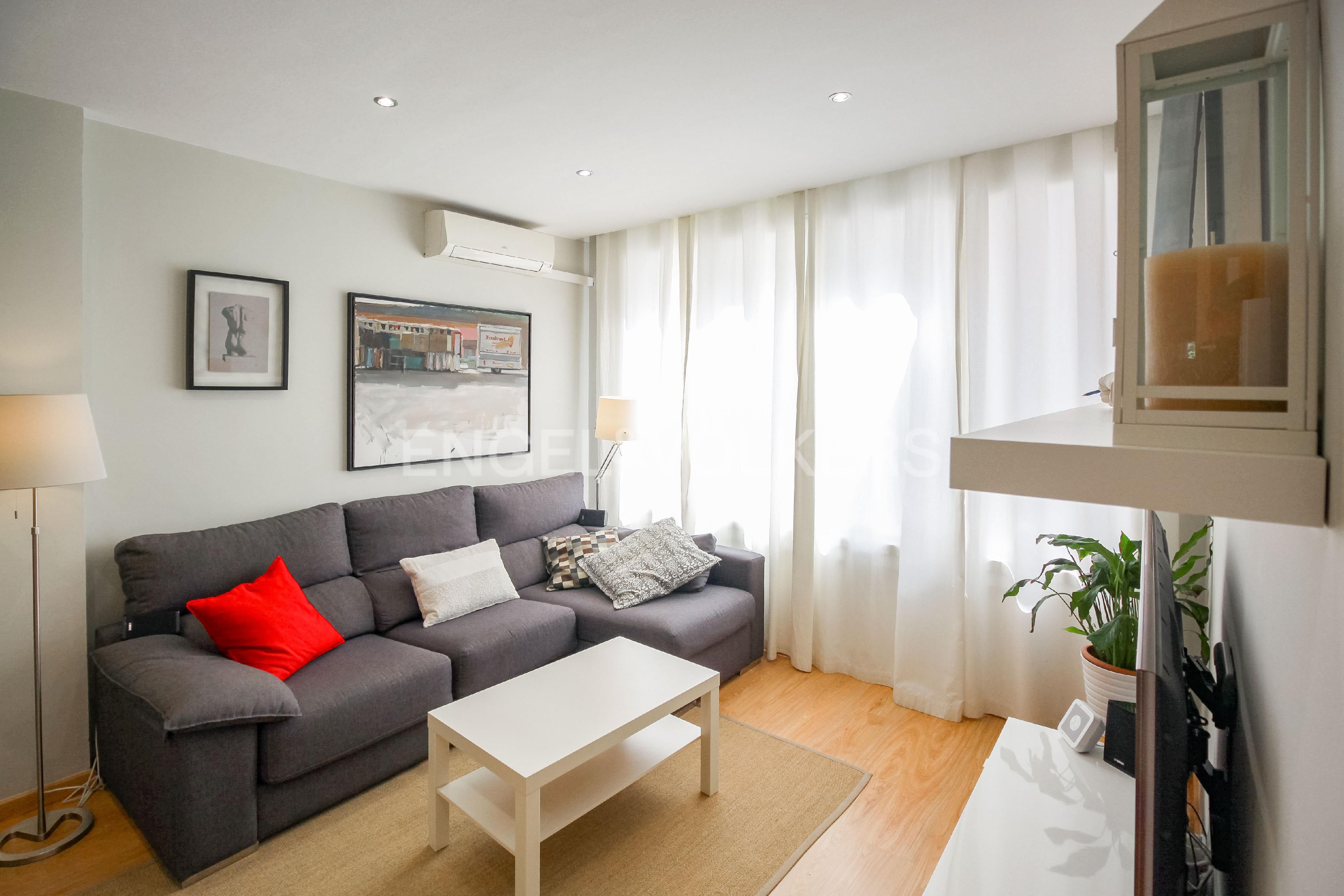 Living room of Apartment for sale in L'Hospitalet de Llobregat  with Air Conditioner, Heating and Terrace