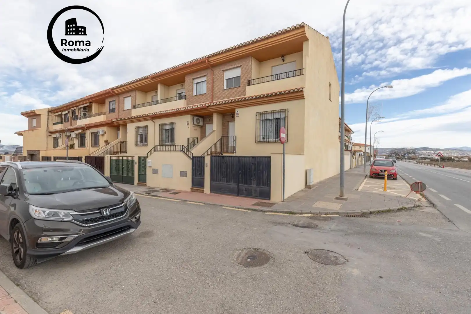 Außenansicht von Einfamilien-Reihenhaus zum Verkauf in Vegas del Genil mit Klimaanlage, Heizung und Terrasse