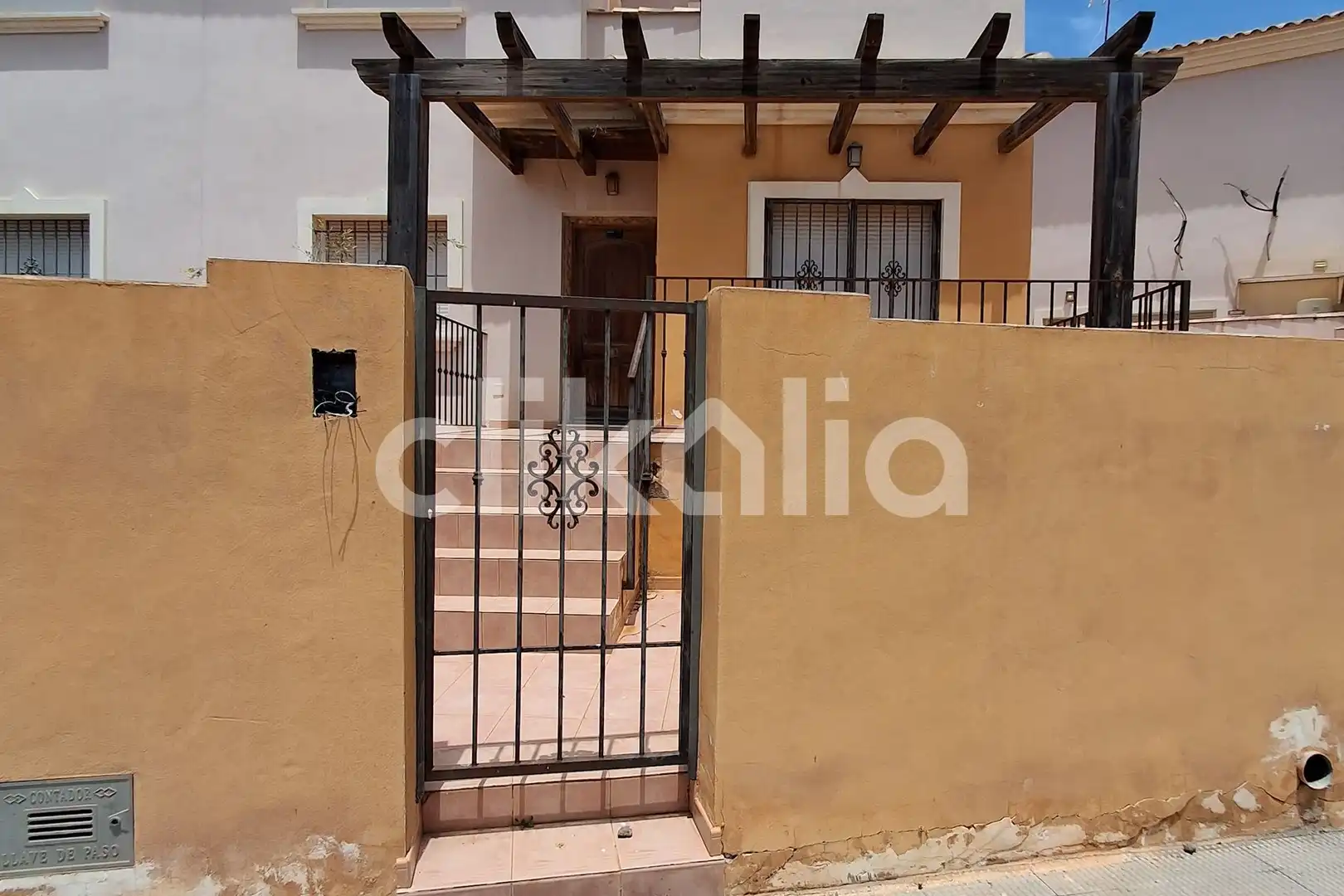 Vista exterior de Casa adosada en venda en Cartagena amb Terrassa