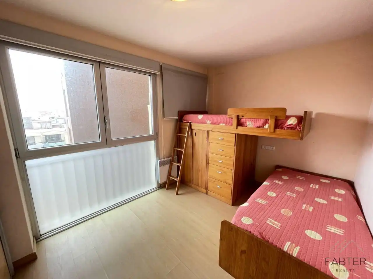 Habitación de Piso en venta en Palamós con Calefacción, Parquet y Terraza