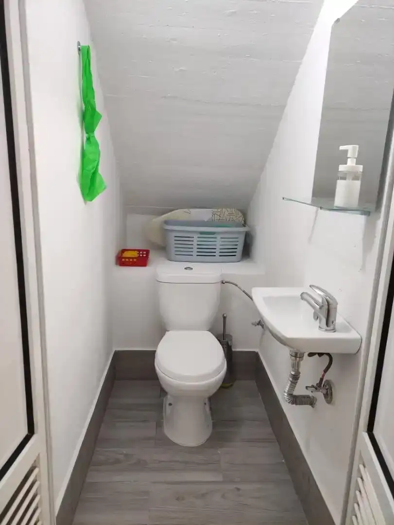 Baño de Planta baja de alquiler en Montequinto con Jardín privado, Amueblado y Horno