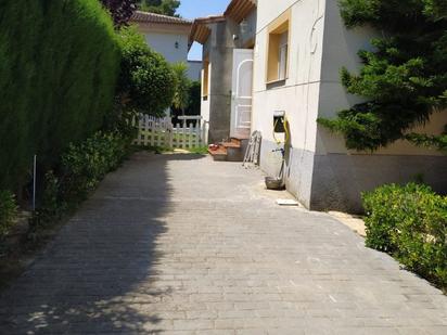 Vista exterior de Casa o xalet en venda en Godelleta amb Terrassa i Piscina