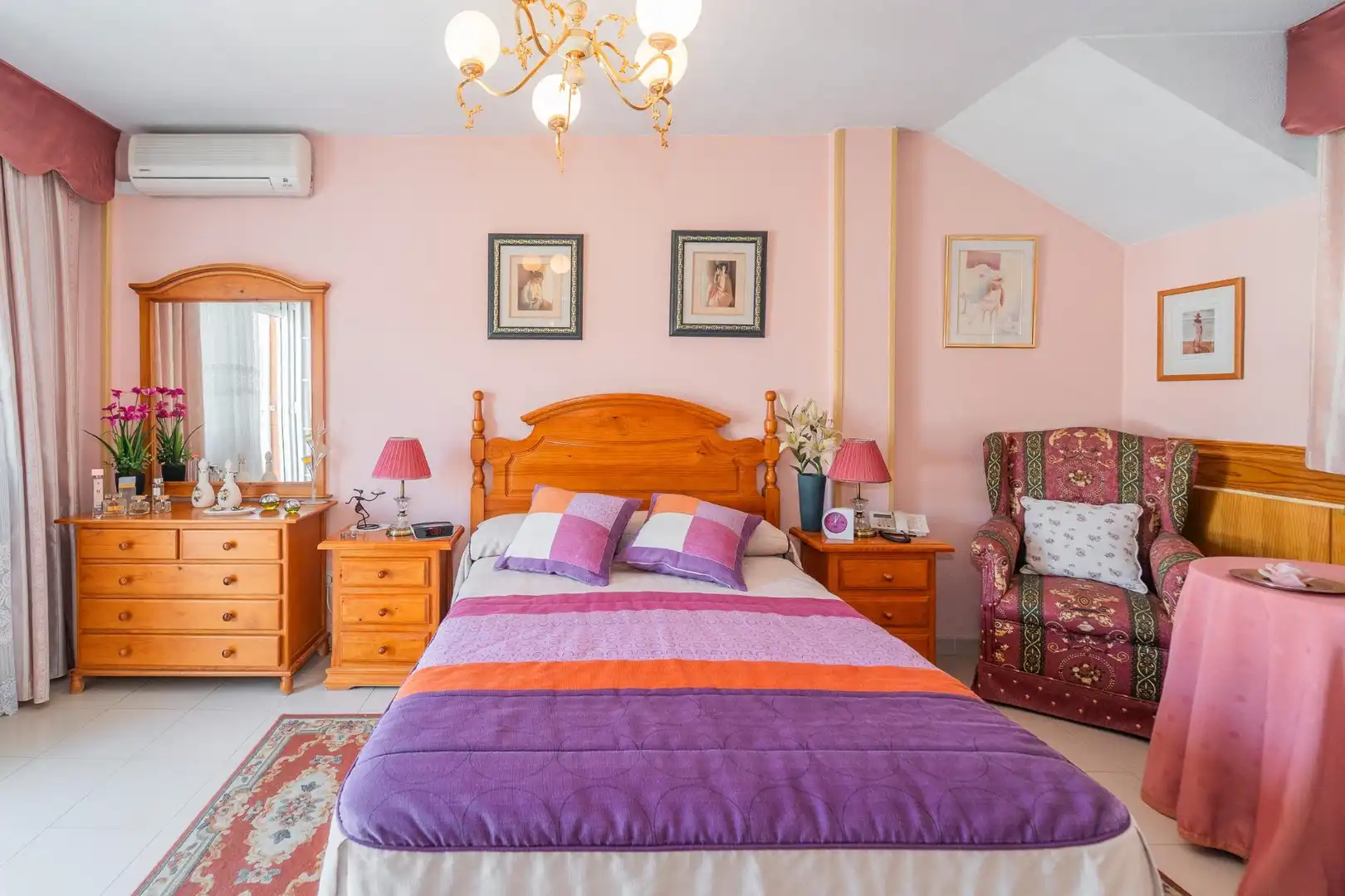 Schlafzimmer von Einfamilien-Reihenhaus zum Verkauf in Parla mit Klimaanlage, Heizung und Privatgarten