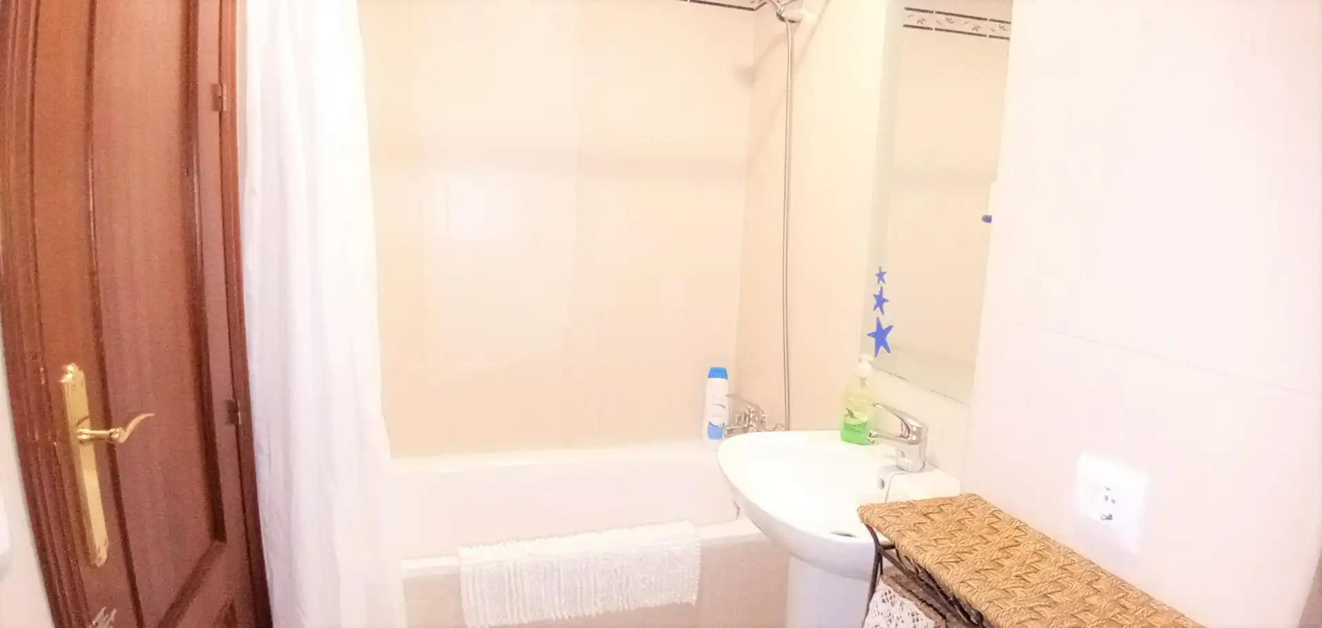 Badezimmer von Wohnung zum Verkauf in Camas mit Klimaanlage, Möbliert und Waschmaschine