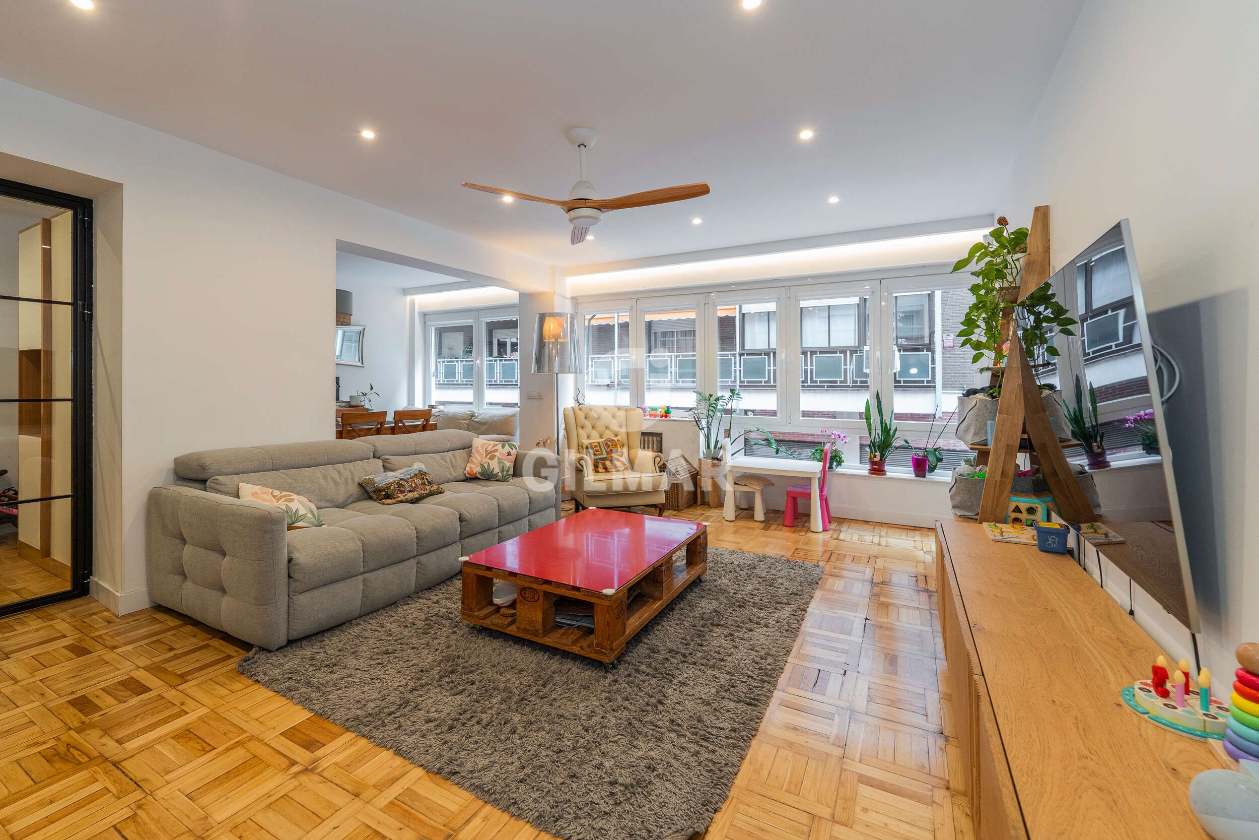 Sala d'estar de Pis en venda en  Madrid Capital amb Calefacció i Balcó