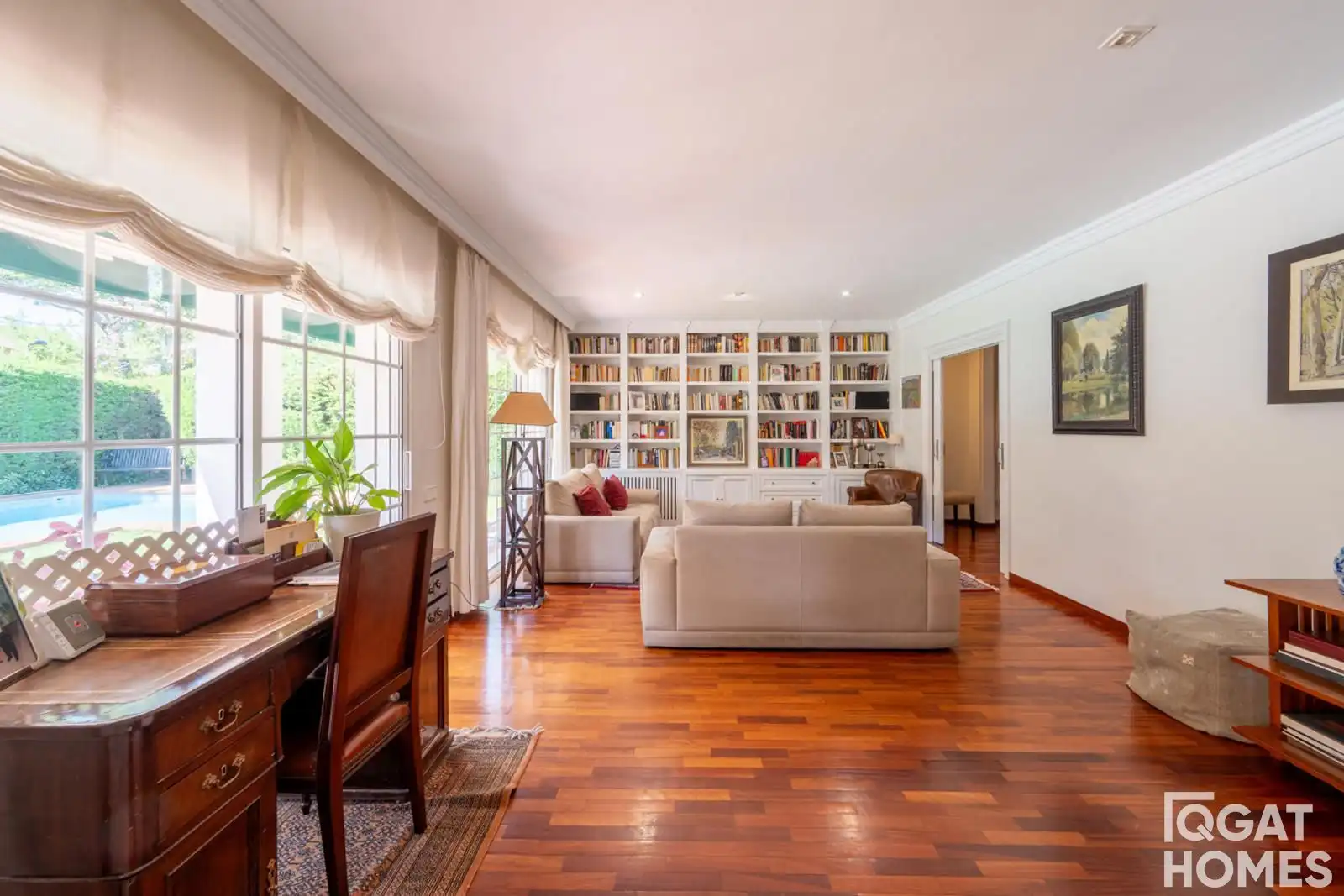 Sala d'estar de Casa o xalet en venda en Sant Cugat del Vallès amb Aire condicionat, Calefacció i Jardí privat