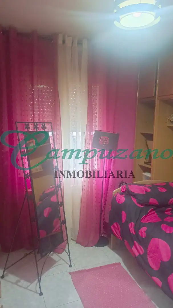 Habitación de Casa o chalet en venta en Pioz con Aire acondicionado, Calefacción y Jardín privado