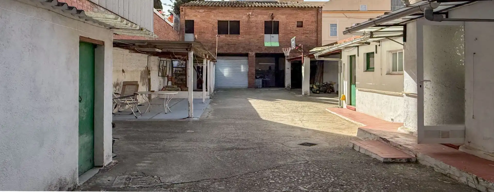 Parking de Finca rústica en venta en Sant Boi de Llobregat con Aire acondicionado, Calefacción y Jardín privado