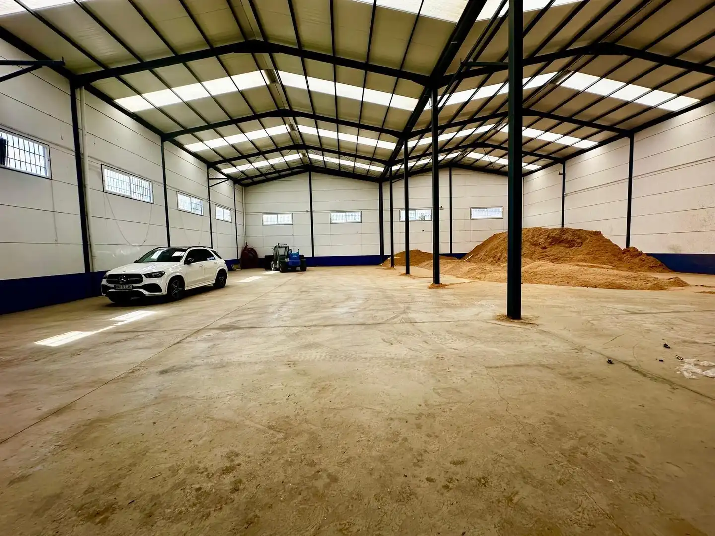 Parkplatz von Fabrikhallen zur Miete in Fuente Obejuna