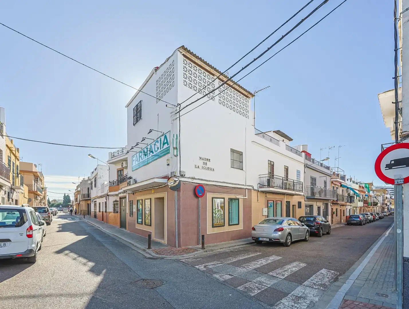 Vista exterior de Casa o xalet en venda en Sevilla amb Moblat i Balcó