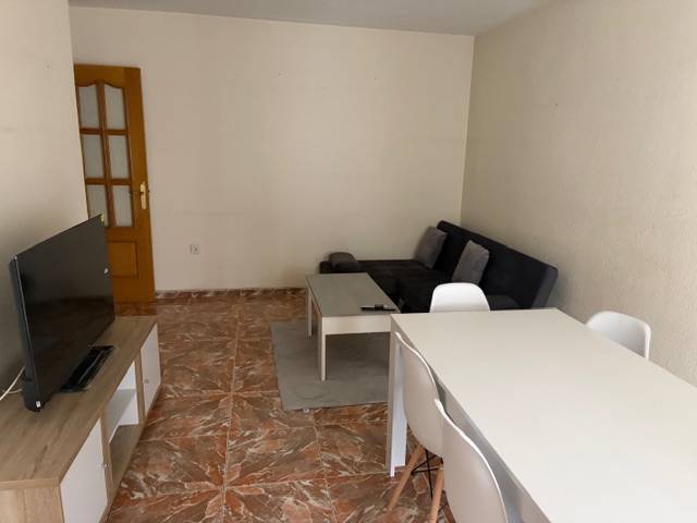 Piso en Alquiler en Plaza Abenojar en PAU 2-600