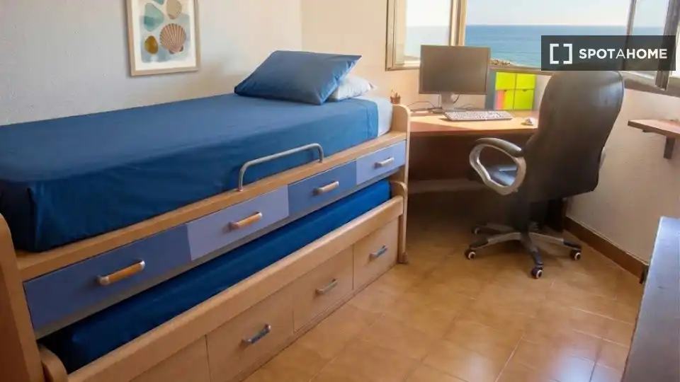 Dormitori de Apartament per a compartir en Almuñécar amb Aire condicionat, Terrassa i Moblat