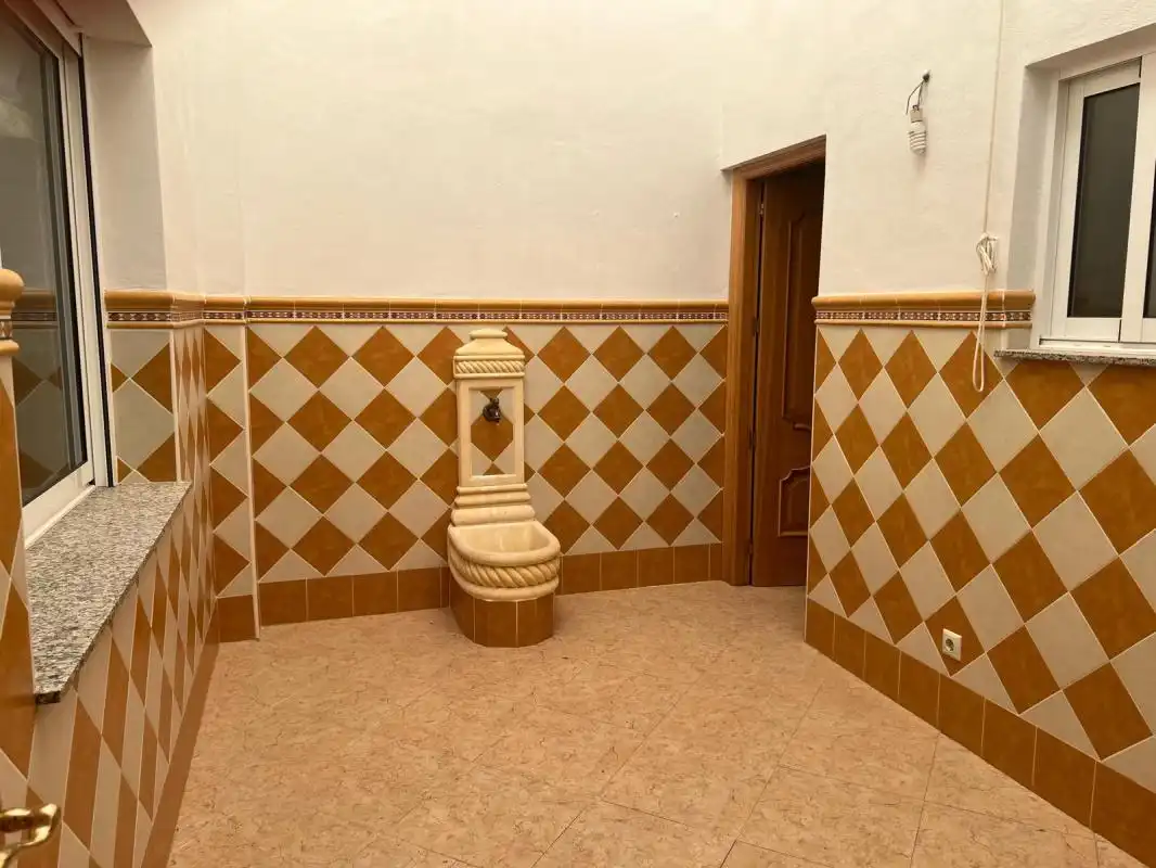 Bany de Casa adosada en venda en Algueña amb Aire condicionat, Calefacció i Terrassa