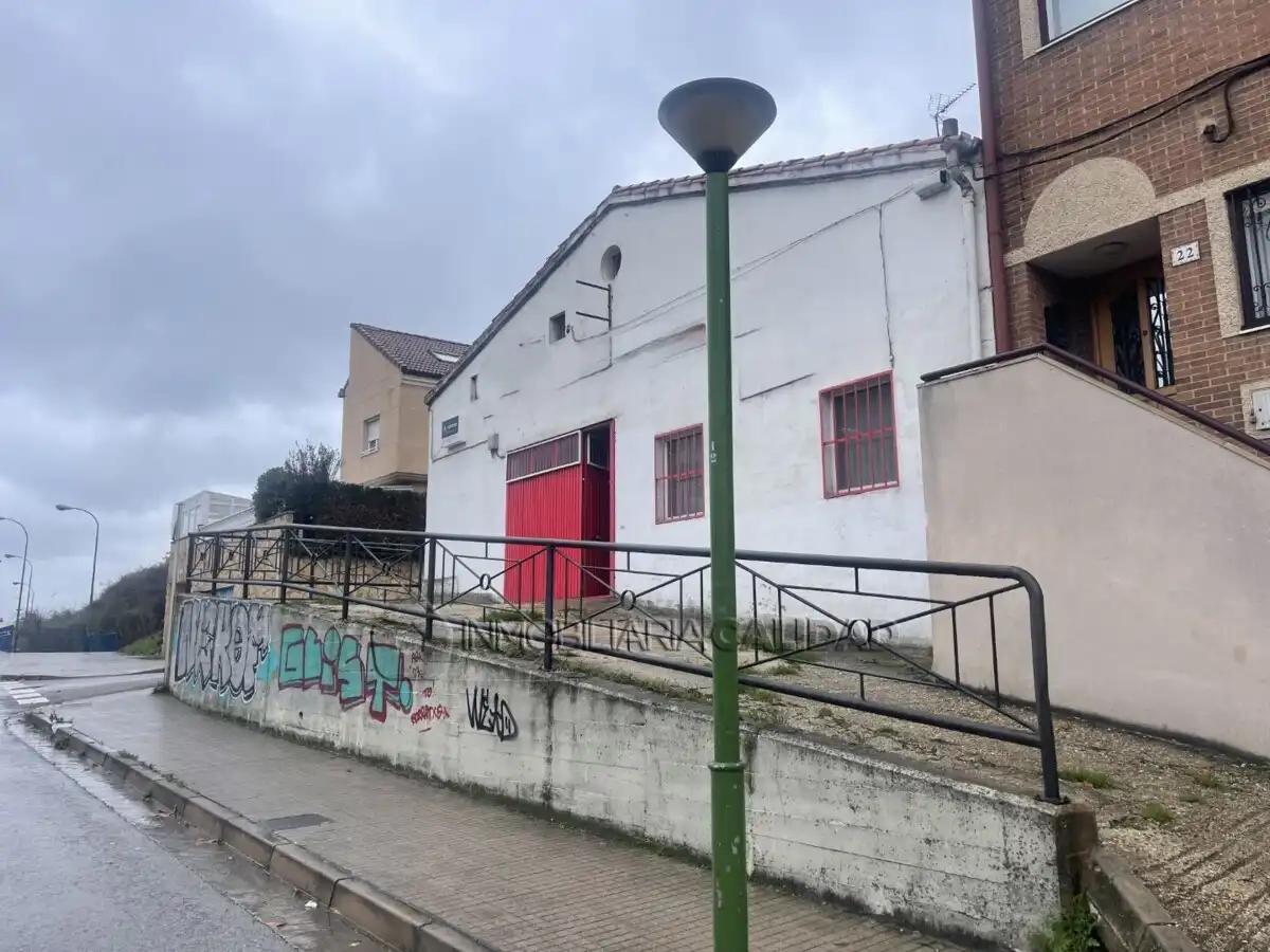 Vista exterior de Casa o xalet en venda en Burgos amb Calefacció