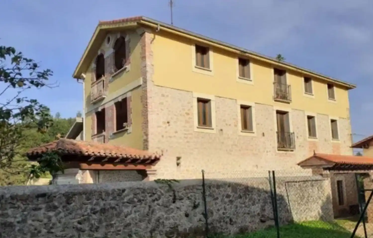 Außenansicht von Country house zum Verkauf in Alfoz de Lloredo mit Privatgarten