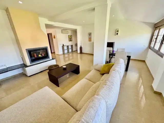 Wohnzimmer von Dachboden zur Miete in Altea mit Klimaanlage, Terrasse und Möbliert