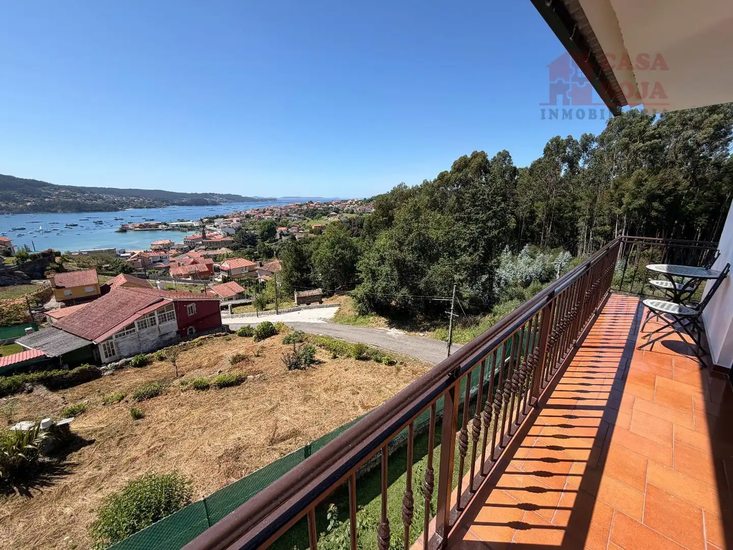 Terrassa de Casa o xalet en venda en Cangas  amb Calefacció, Terrassa i Moblat
