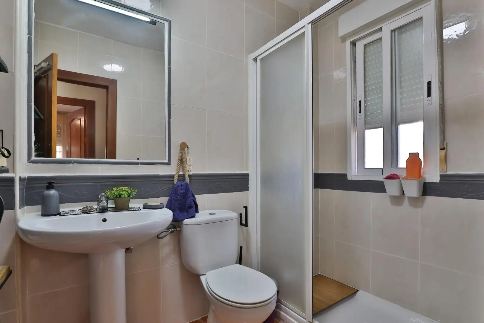 Bathroom of Houses for sale in Villa de Otura  with Community pool
