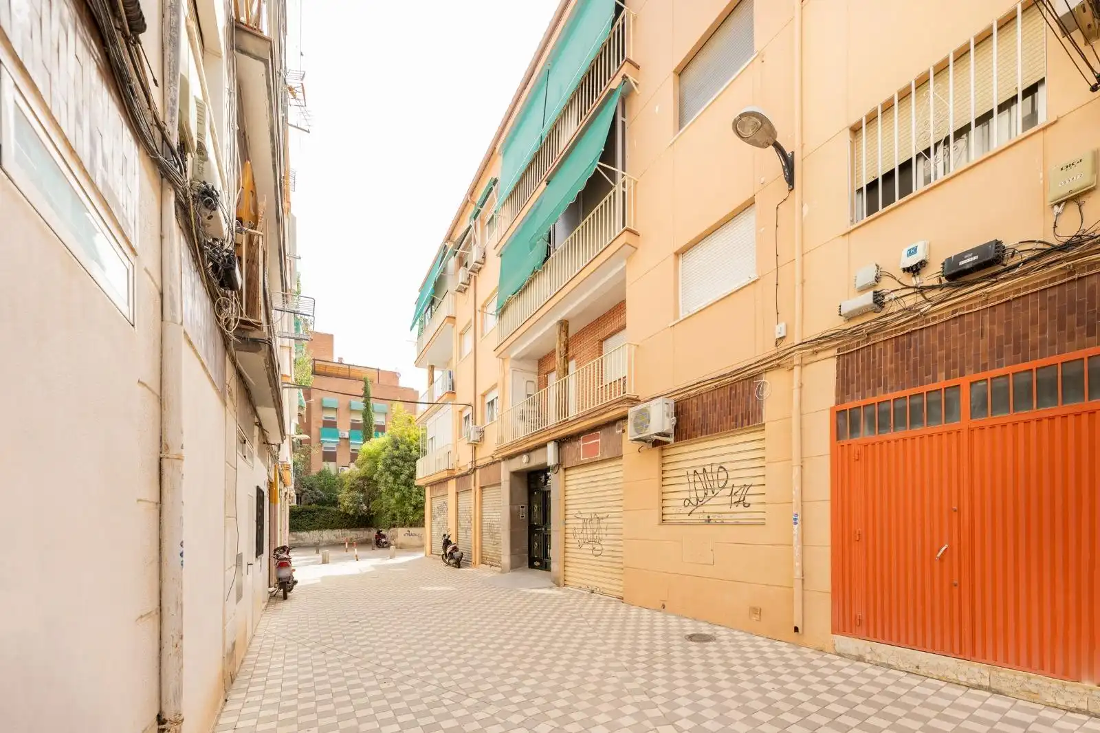 Vista exterior de Piso en venta en Granada con Amueblado y Balcón