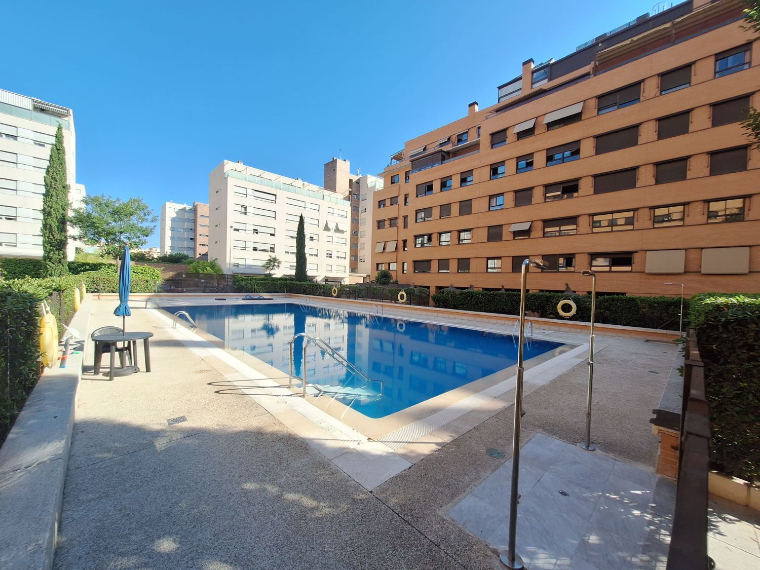 Piscina de Pis de lloguer en  Madrid Capital amb Aire condicionat, Calefacció i Traster