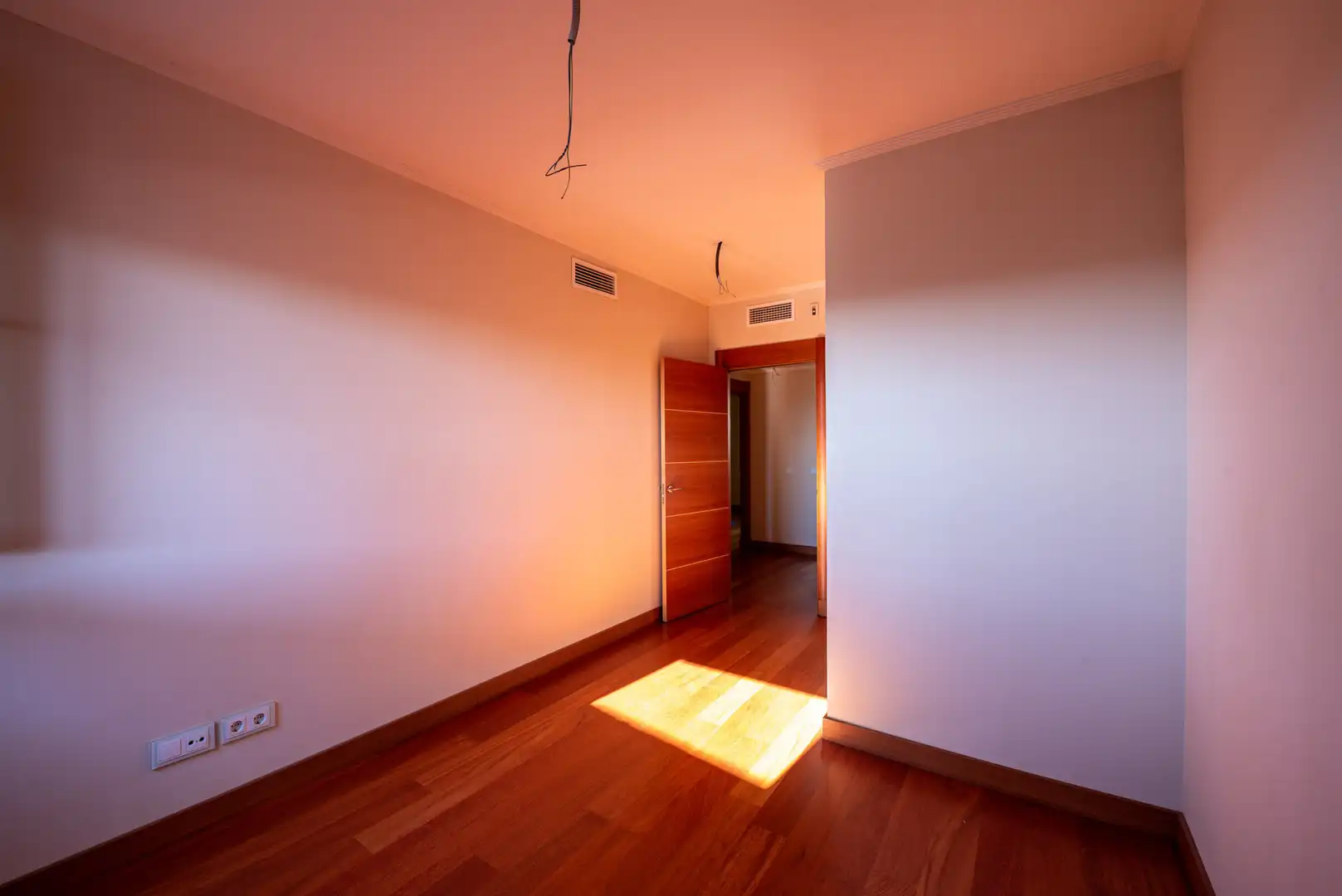 Bedroom of Attic for sale in Sevilla  with Air Conditioner, Heating and Parquet flooring