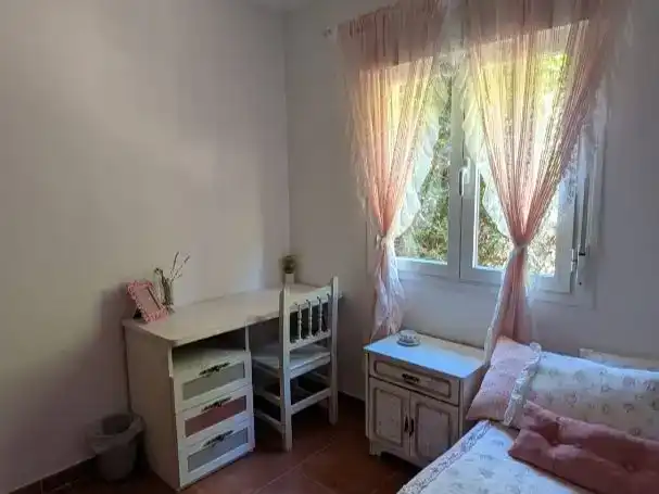 Habitación de Casa o chalet para compartir en Chiloeches con Piscina y Amueblado