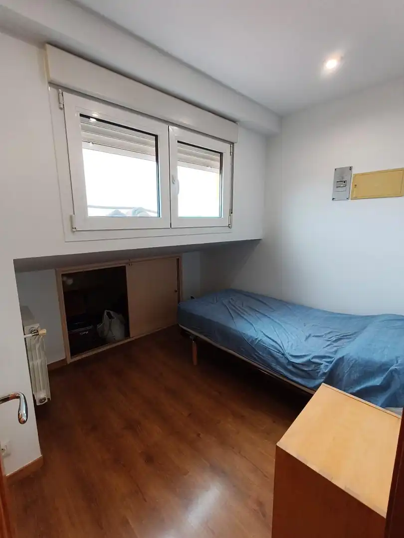 Dormitori de Àtic en venda en Burgos amb Calefacció i Moblat