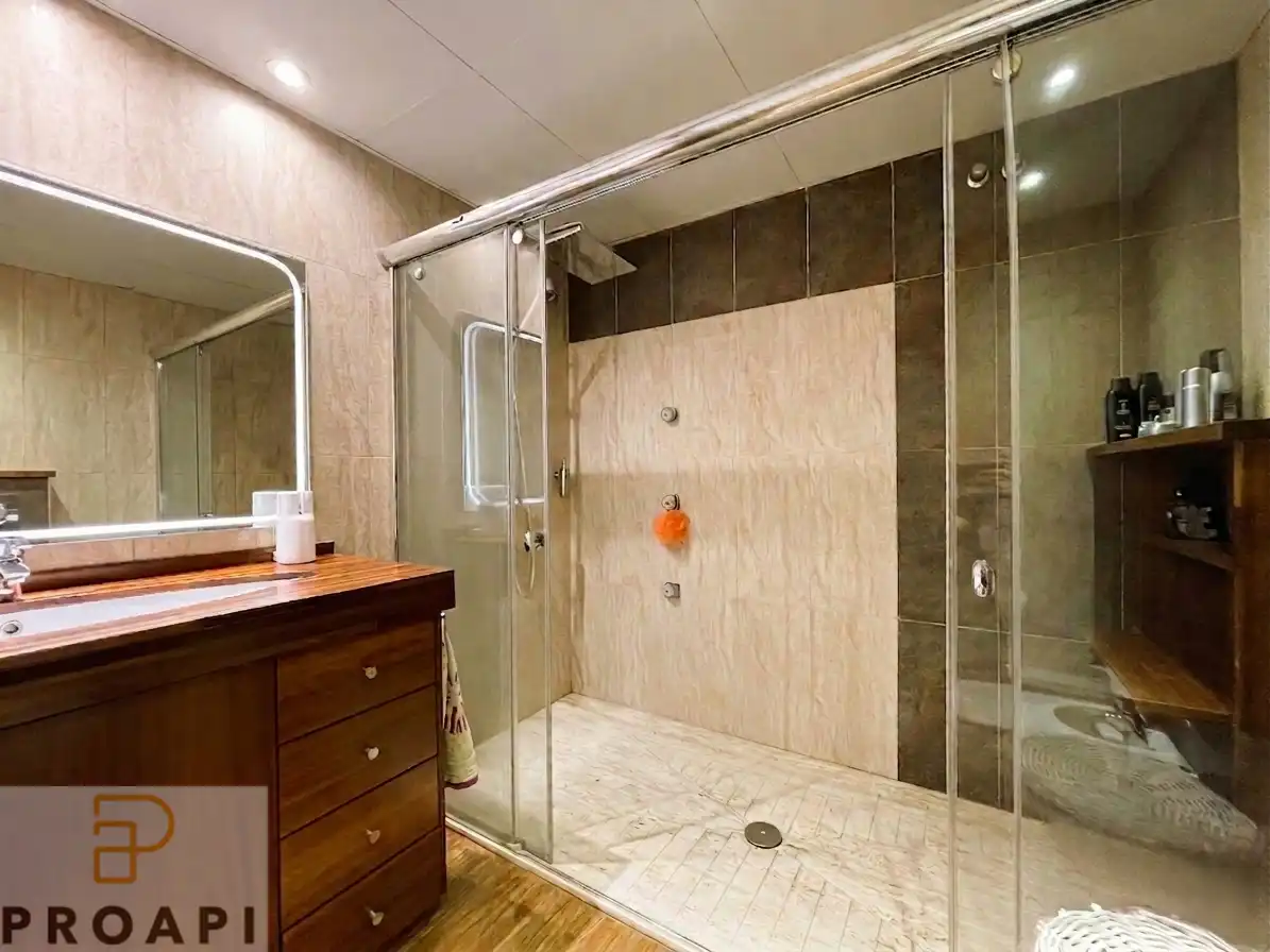 Badezimmer von Haus oder Chalet zum Verkauf in Fornells de la Selva mit Klimaanlage, Heizung und Privatgarten