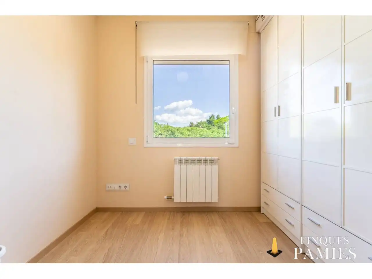 Habitación de Casa adosada en venta en Riudoms con Aire acondicionado, Calefacción y Jardín privado