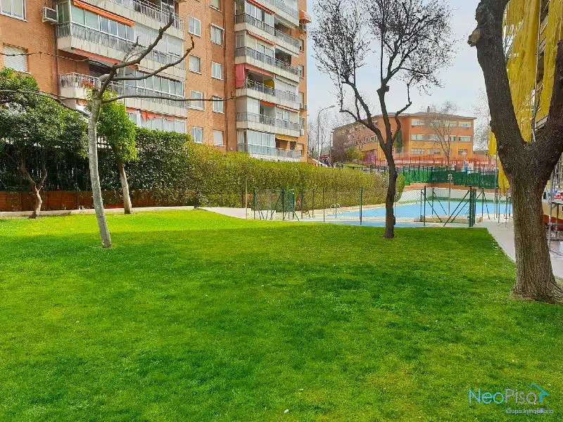 Piscina de Piso en venta en Alcorcón con Piscina comunitaria