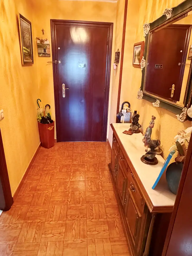 Piso en venta en Avilés con Calefacción y Parquet