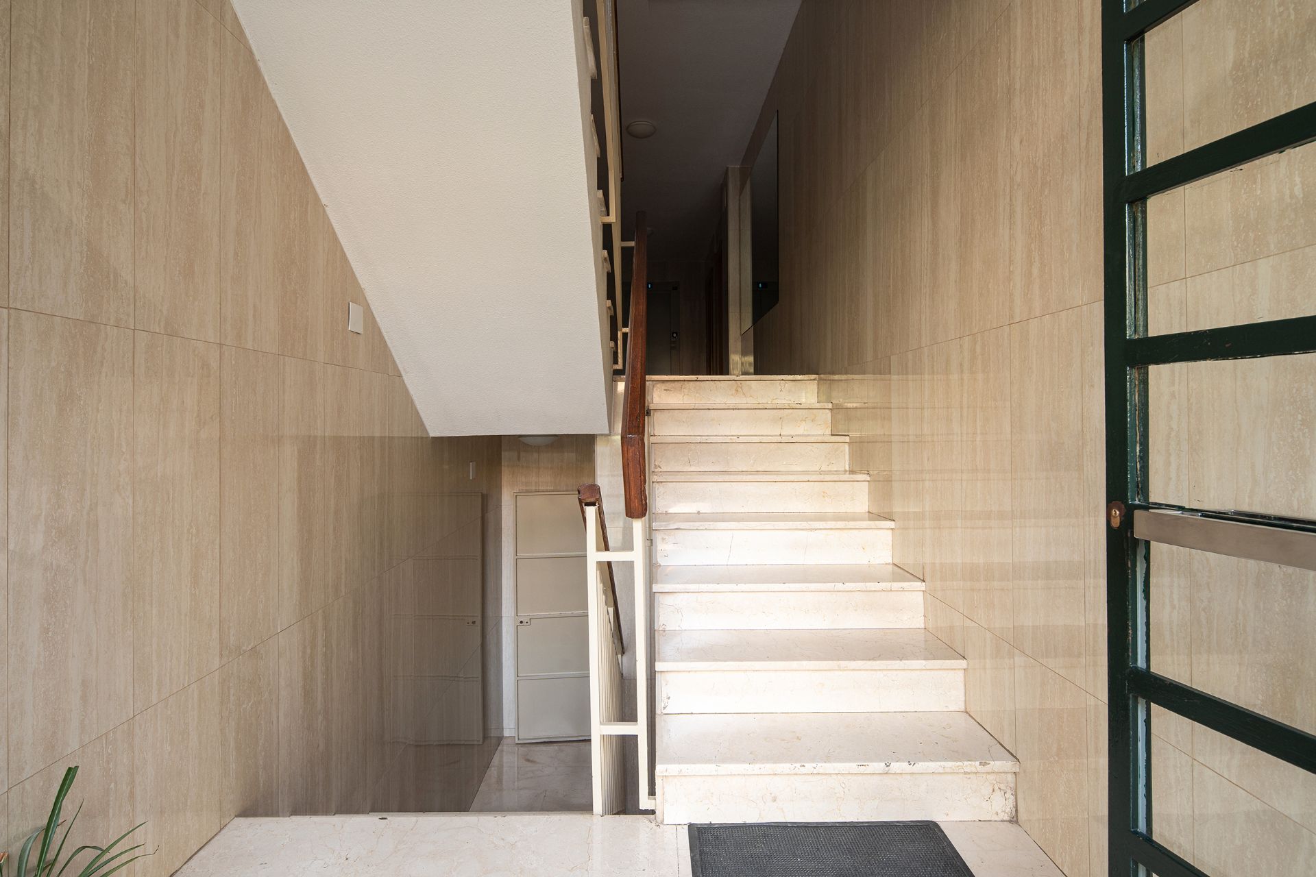 Flat for sale in  Granada Capital  with Air Conditioner, Terrace and Balcony