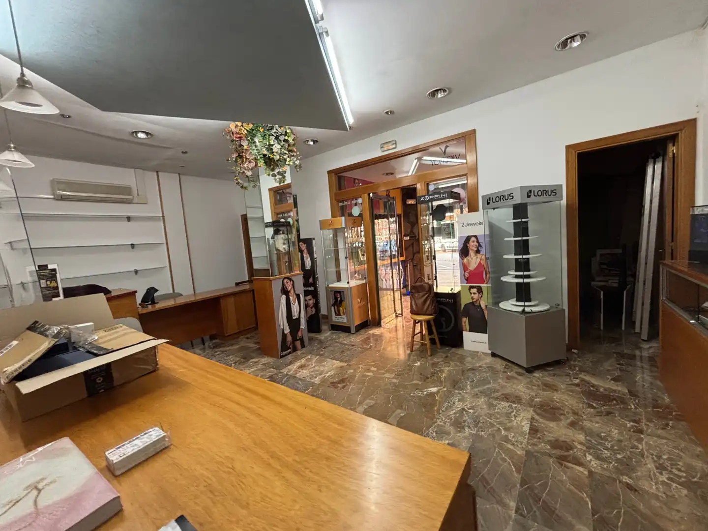 Local de alquiler en Terrassa con Aire acondicionado, Internet y Alarma