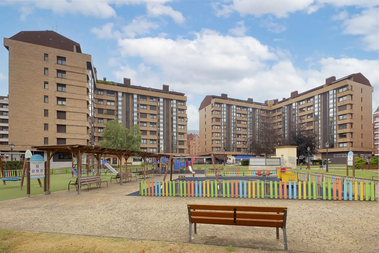 Vista exterior de Pis en venda en Oviedo  amb Calefacció i Traster