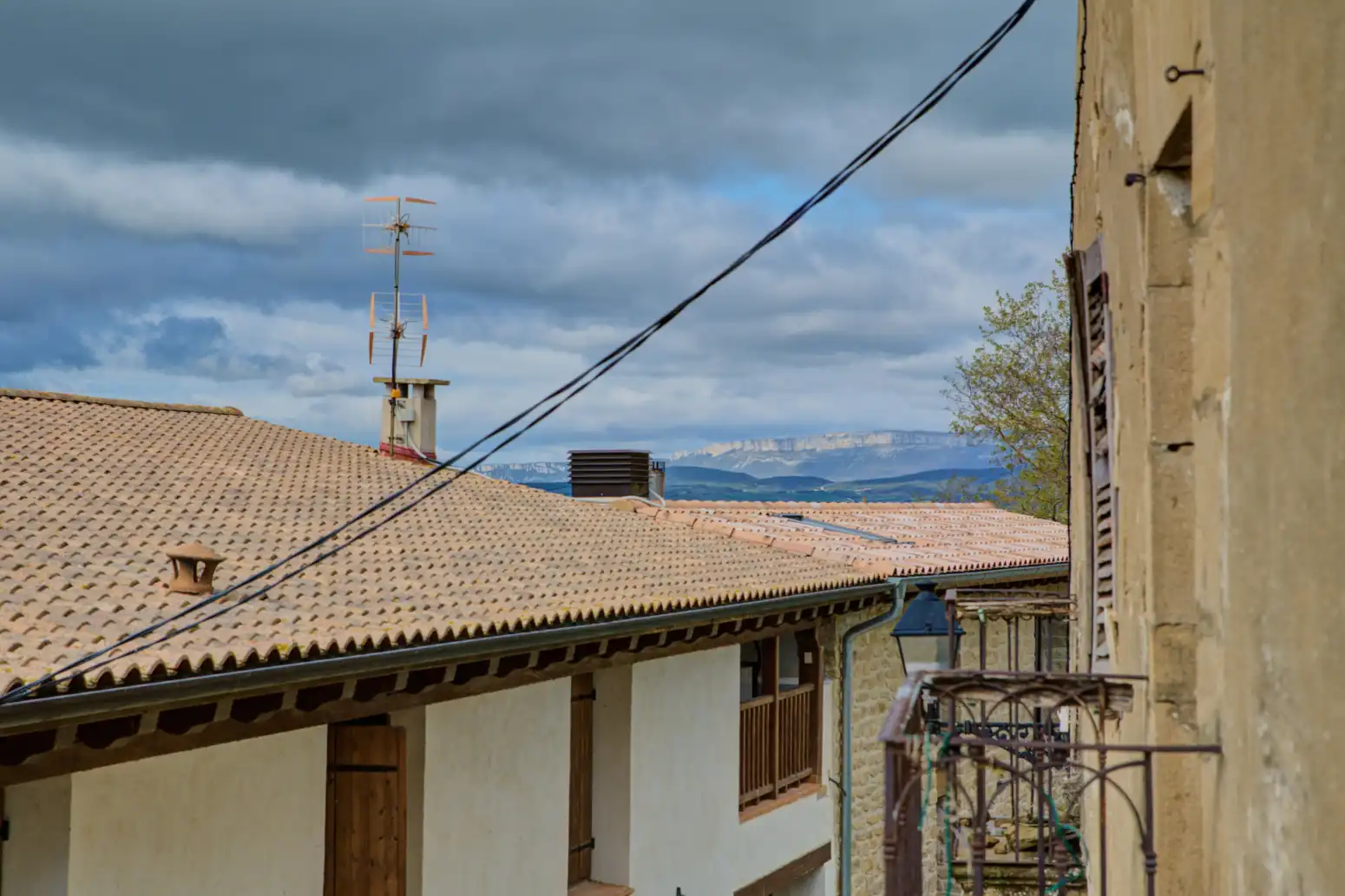 Exterior view of Houses for sale in Guesálaz / Gesalatz
