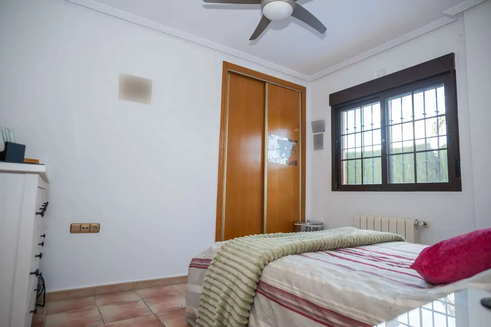 Dormitori de Casa o xalet en venda en Hondón de las Nieves / El Fondó de les Neus amb Calefacció, Jardí privat i Terrassa