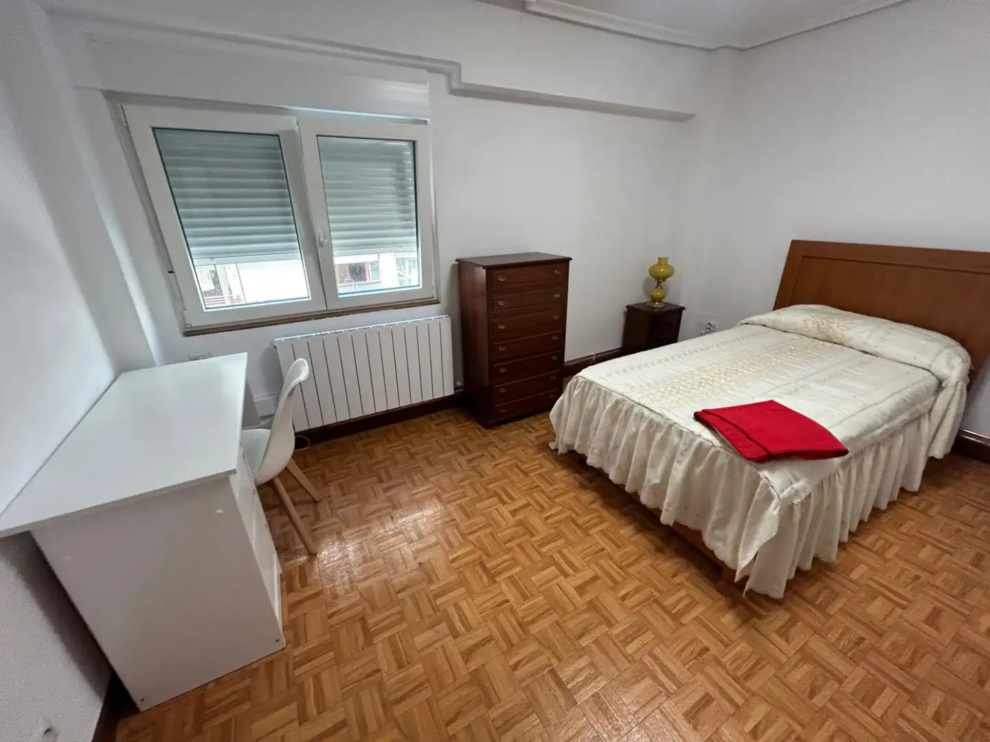 Schlafzimmer von Wohnung zur Miete in Santander mit Heizung und Möbliert