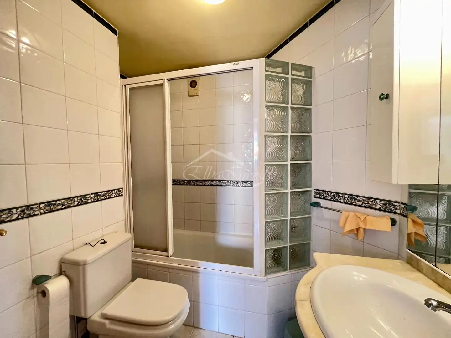 Baño de Piso en venta en Adeje con Terraza, Trastero y Amueblado