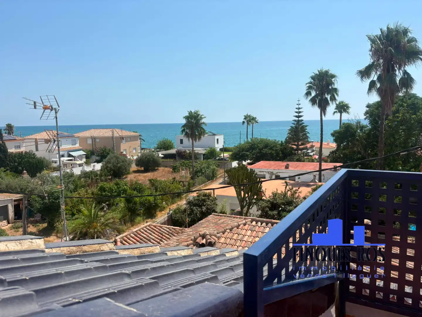 Einfamilien-Reihenhaus zum Verkauf in Vinaròs mit Klimaanlage, Terrasse und Schwimmbad
