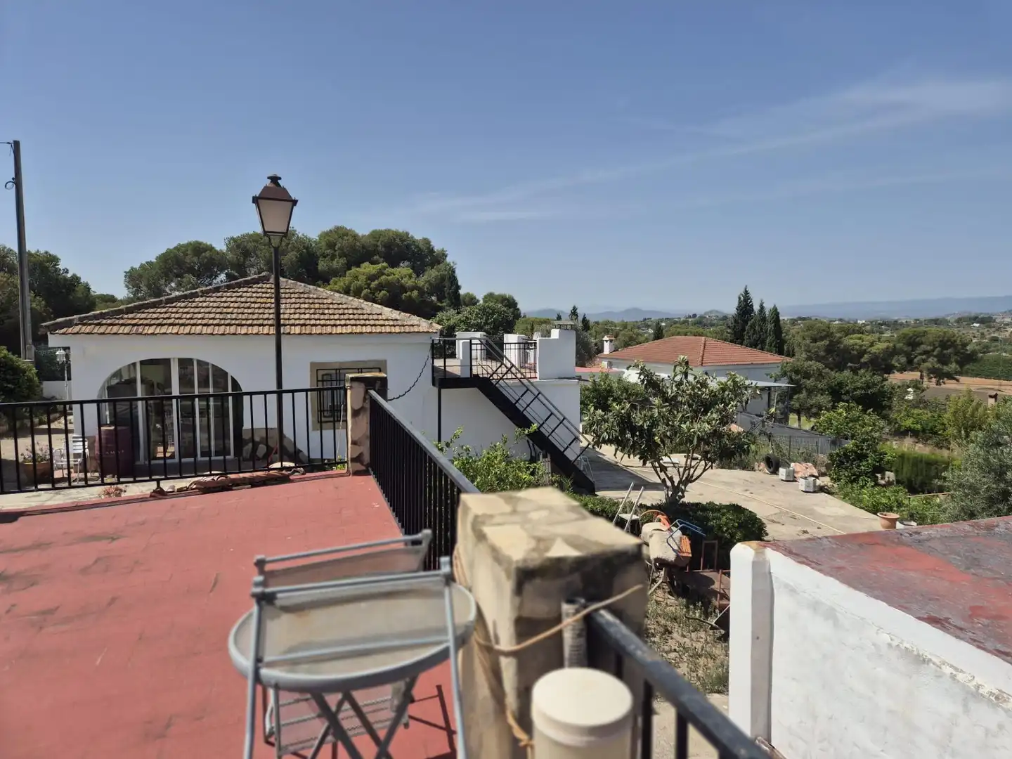 Vista exterior de Casa o xalet en venda en Llíria amb Terrassa i Piscina comunitària