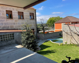 Vista exterior de Casa o xalet de lloguer en Vigo  amb Calefacció, Jardí privat i Parquet