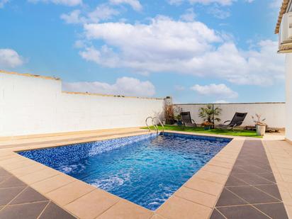 Piscina de Casa o xalet en venda en Chiclana de la Frontera amb Aire condicionat, Jardí privat i Terrassa