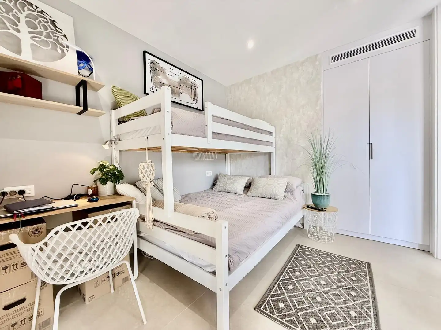Schlafzimmer von Dachboden zum Verkauf in San Pedro del Pinatar mit Klimaanlage, Heizung und Privatgarten