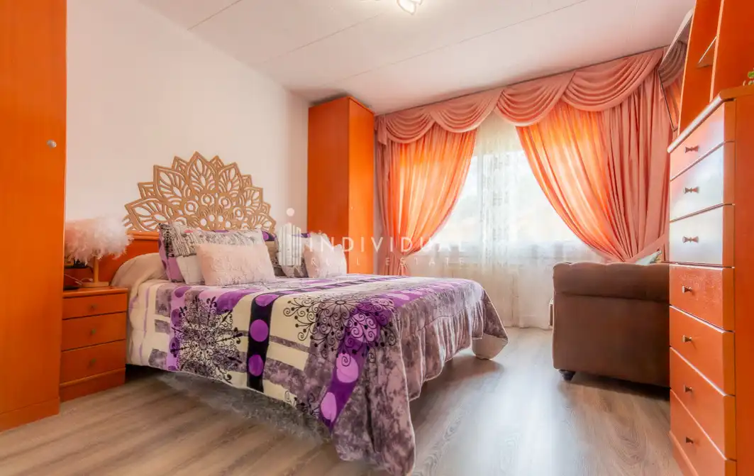 Dormitori de Casa o xalet en venda en Santa Eulàlia de Ronçana amb Aire condicionat, Jardí privat i Parquet