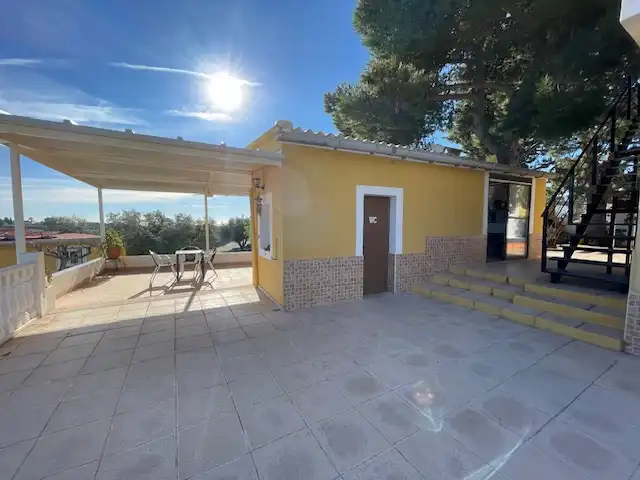 Vista exterior de Casa o xalet en venda en Alicante / Alacant amb Aire condicionat, Calefacció i Jardí privat