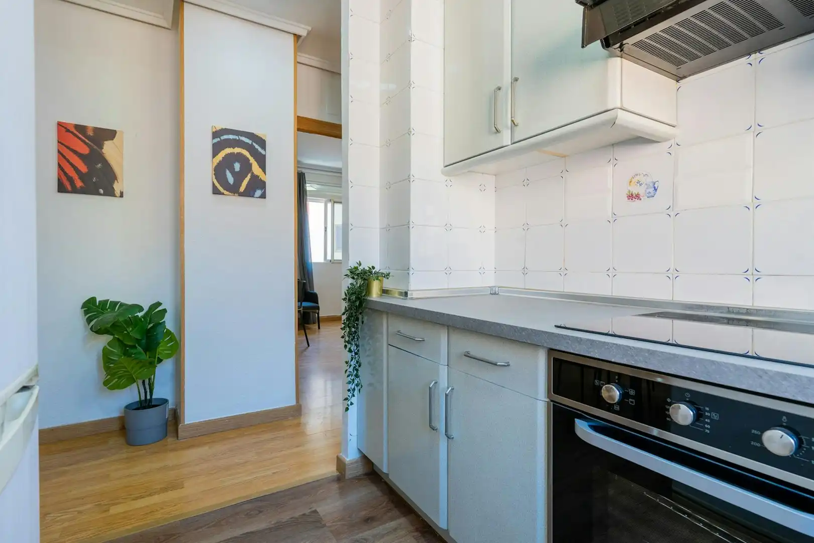 Küche von Wohnung zur untervermieten in Valencia mit Möbliert, Waschmaschine und Fernseher